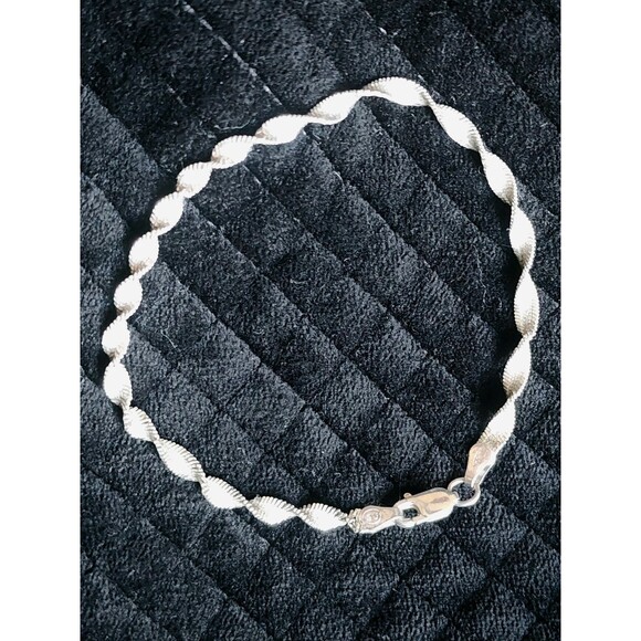 Sterling Silver 925 Italy 7” Twisted Herringbone Bracelet Signed SU 3gm - Picture 2 of 13